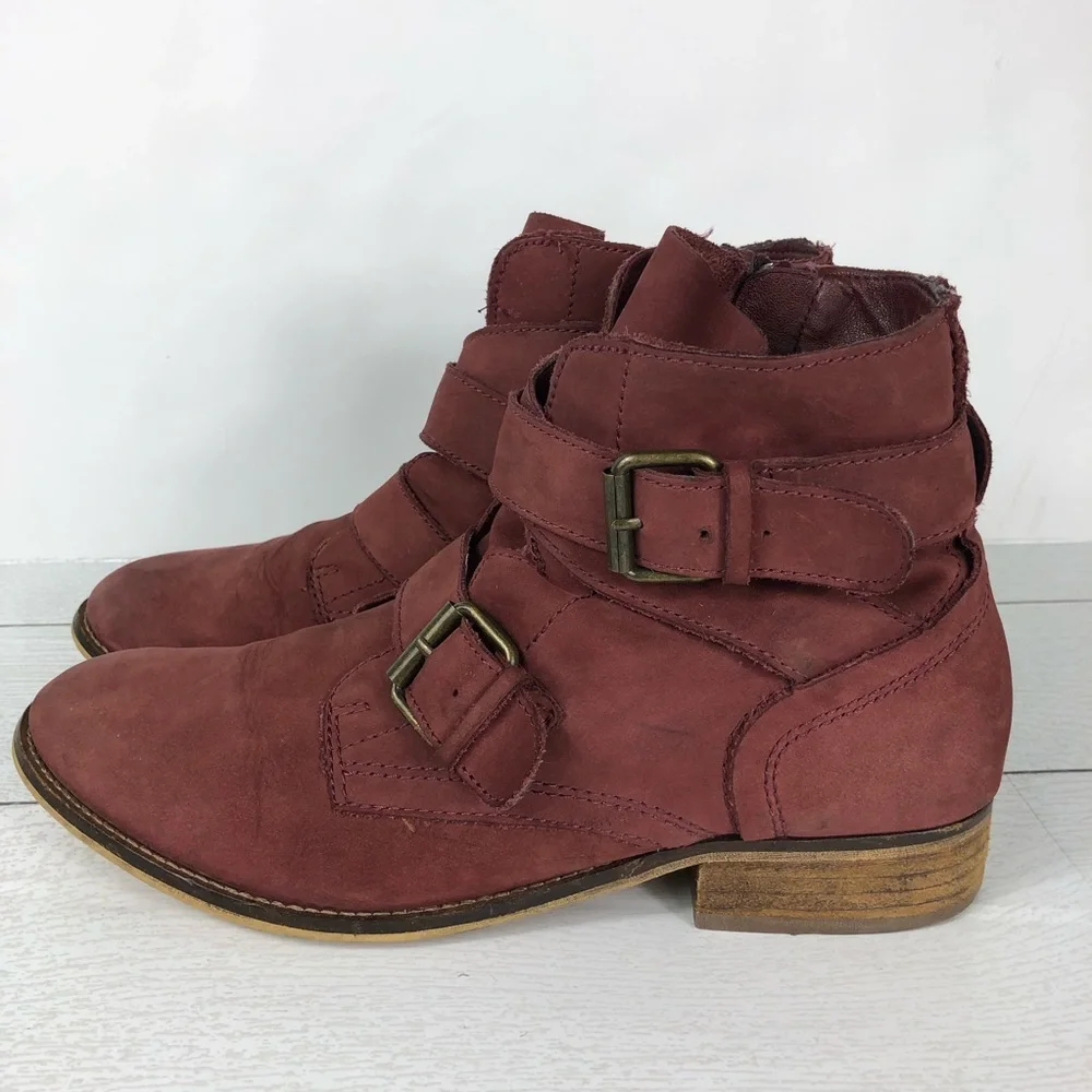 Steve‎ Madden Territory burgundy nubuck Ankle Buckles Booties Size 10